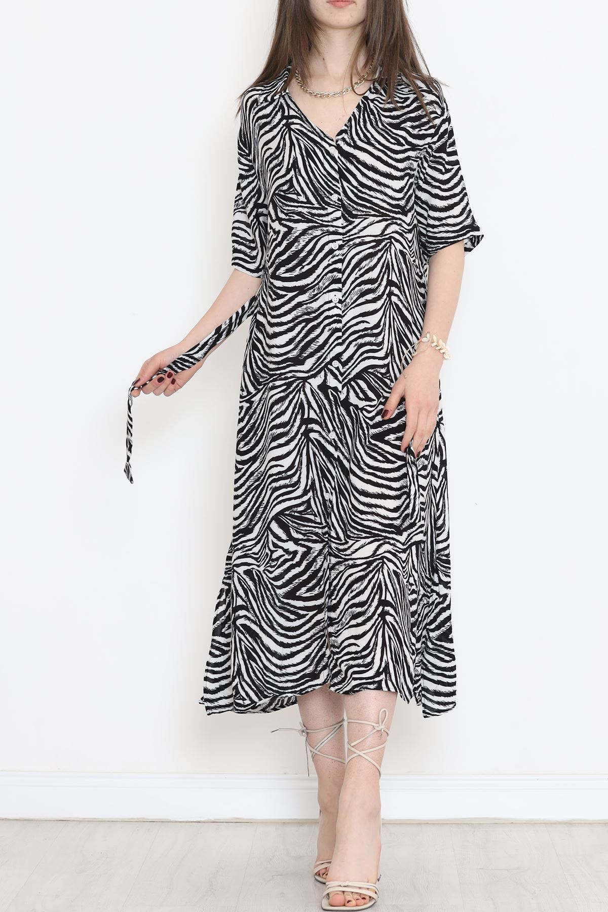 V Yaka Kemerli Elbise Siyah - 152339.701.