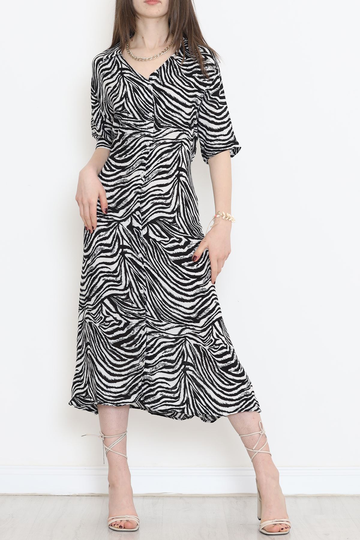 V Yaka Kemerli Elbise Siyah - 152339.701.