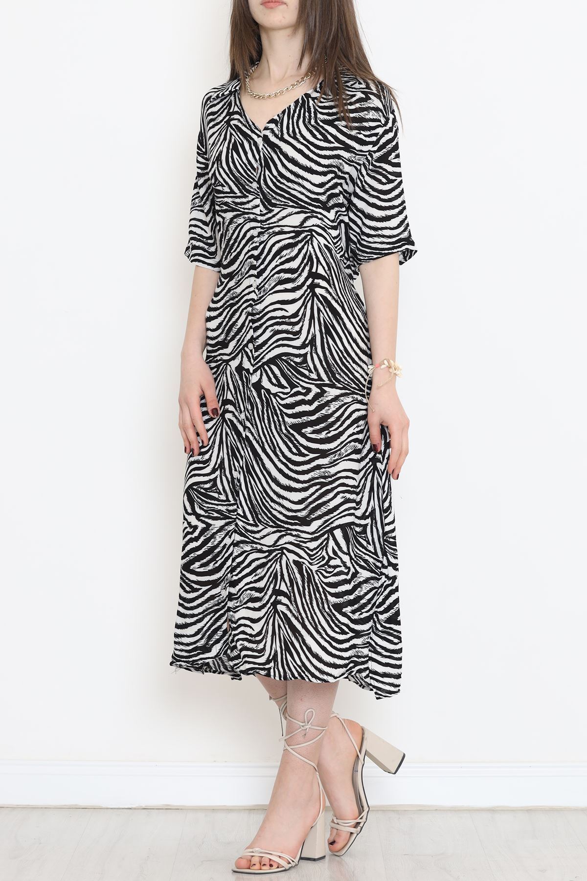 V Yaka Kemerli Elbise Siyah - 152339.701.