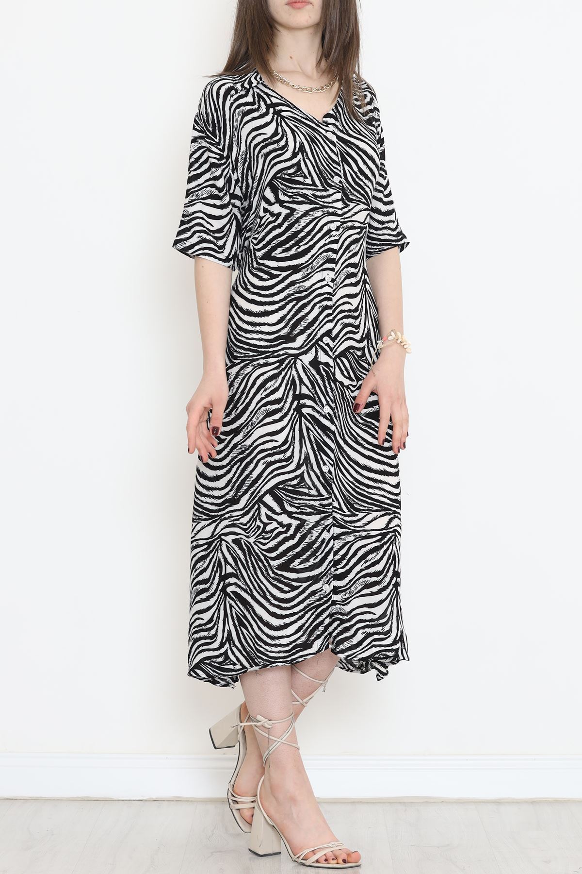 V Yaka Kemerli Elbise Siyah - 152339.701.