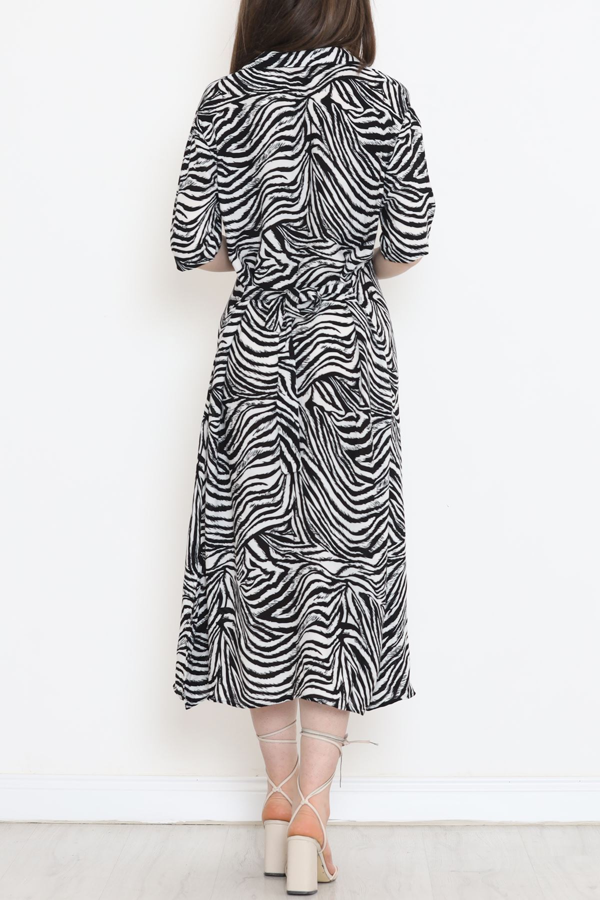 V Yaka Kemerli Elbise Siyah - 152339.701.