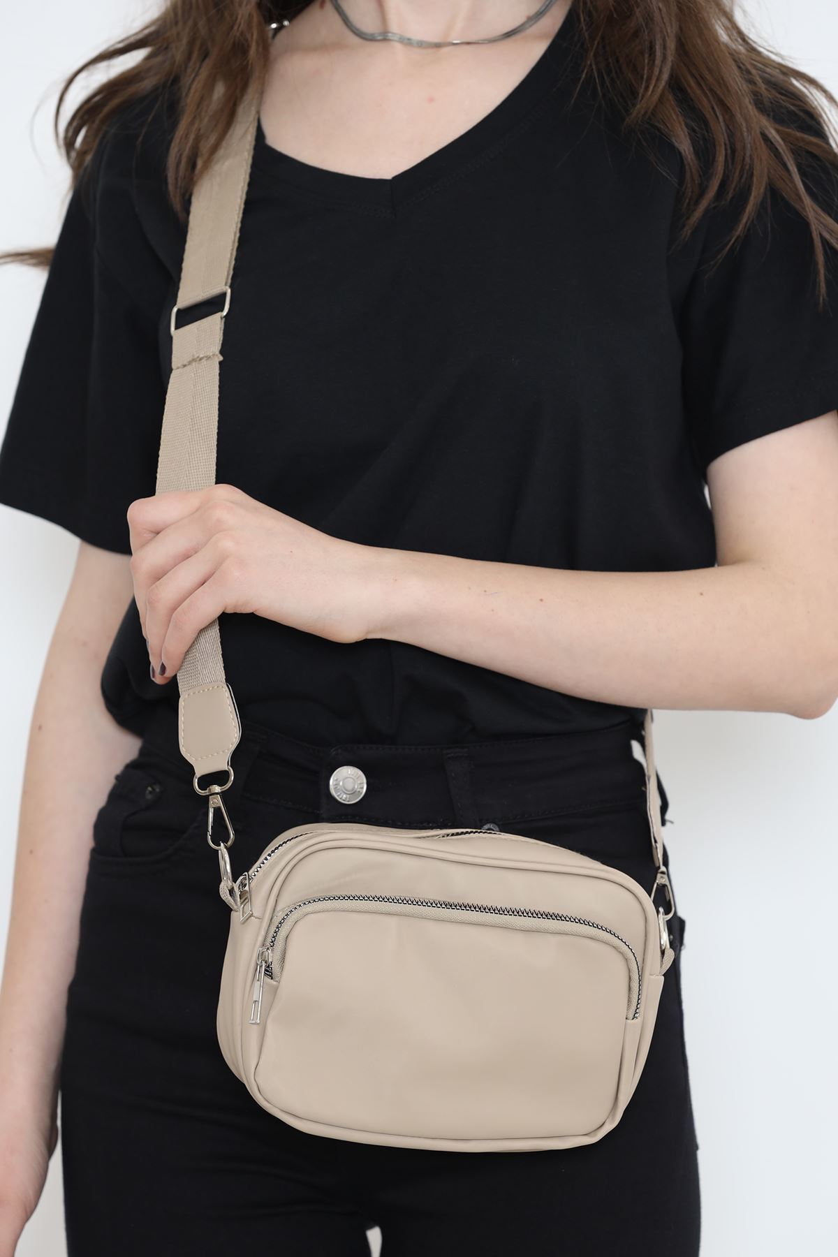 Önü Cepli Saten Çanta Vizon - 17152.1624.