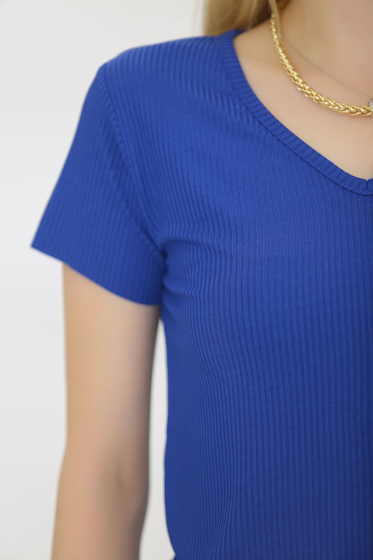 V Yaka Kaşkorse Tişört Saks - 1988.555.