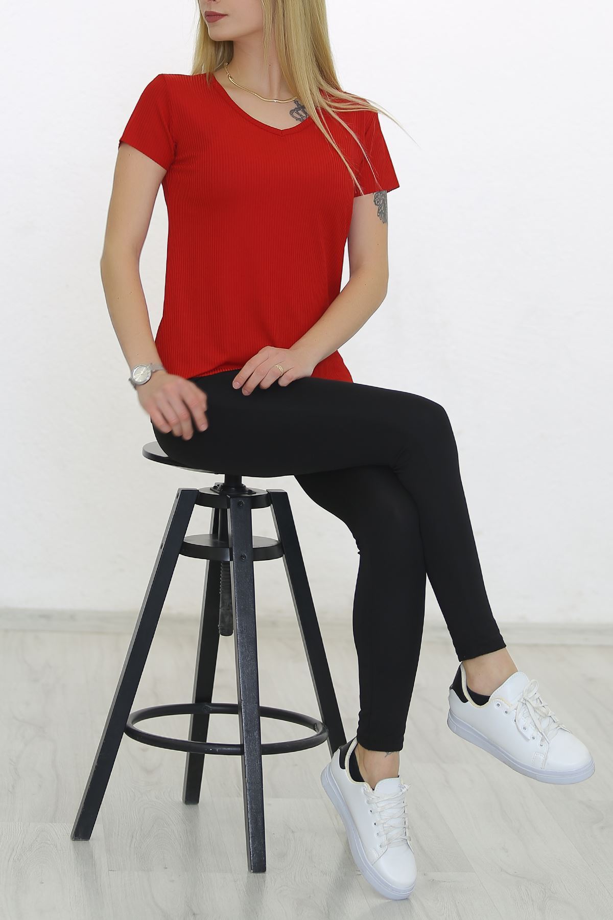 V Yaka Kaşkorse Tişört Kırmızı - 1988.555.