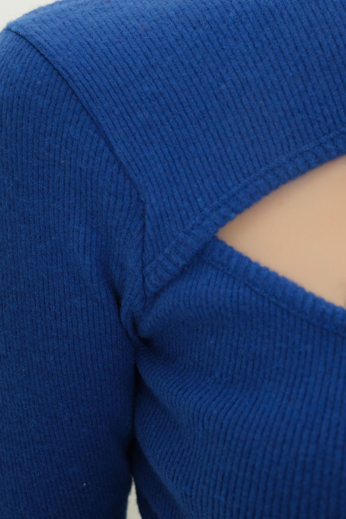 Önü Dekolteli Body Saks - 10703.1567.